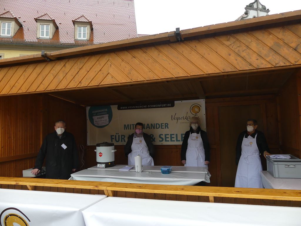 Verkaufsstand im Freien bei der Vesperkirche-ANDERS